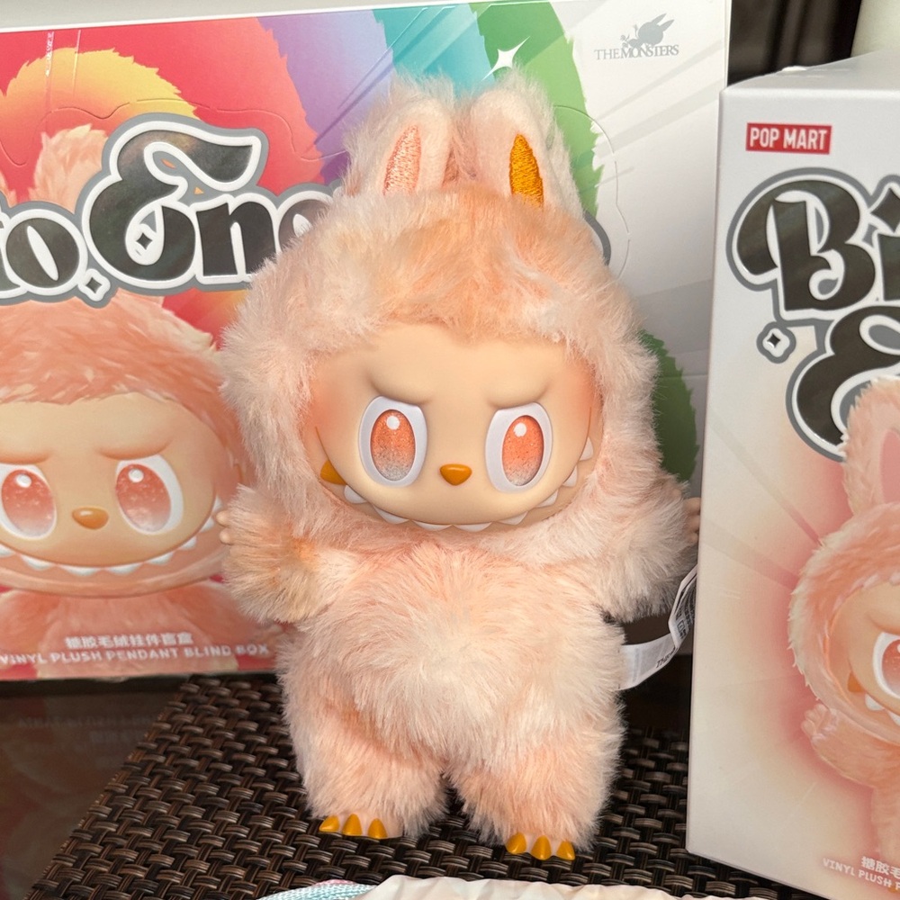AUTHENTIC! Pop Mart big into energy labubu Doll - HAPPINESS - Picture 3 of 9